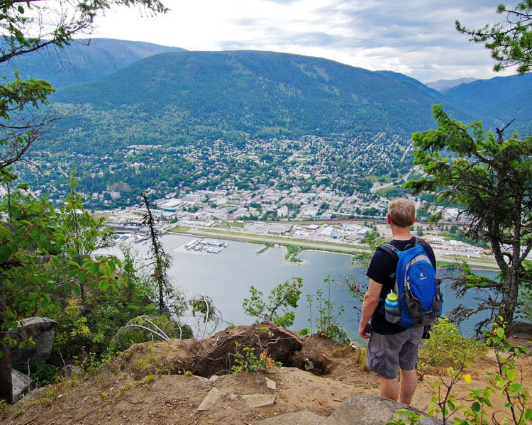 Someone standing on the viewpoint at Pulpit Rock in Nelson, BC